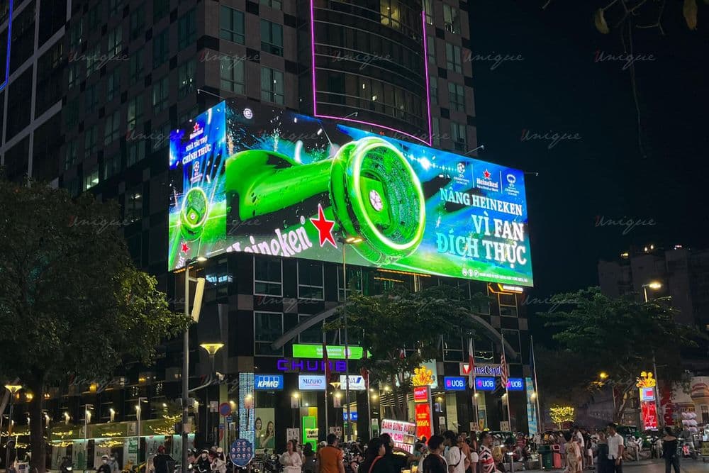Le Loi District 1 LED Billboard Display